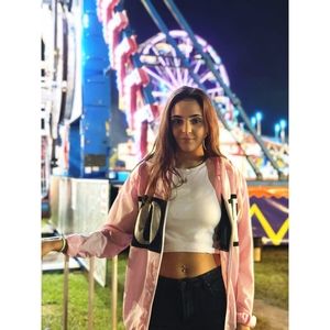 Meet your Posher, Christiana